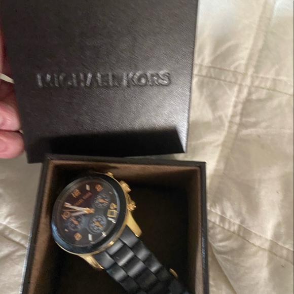 Michel Kors Women’s watch - Picture 3 of 3